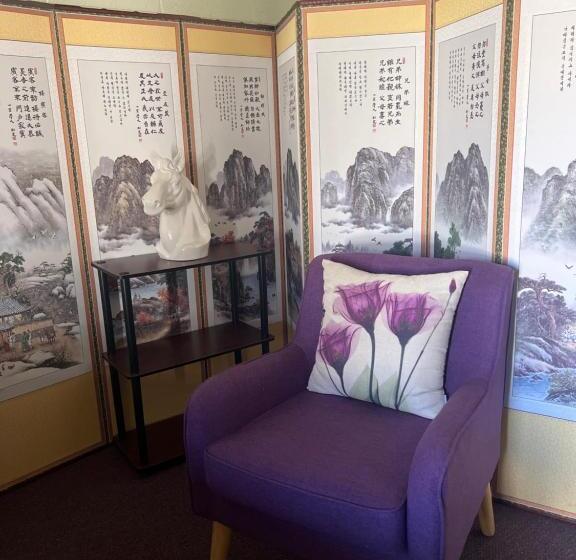 فندق على الطريق Midtown Inn & Suites