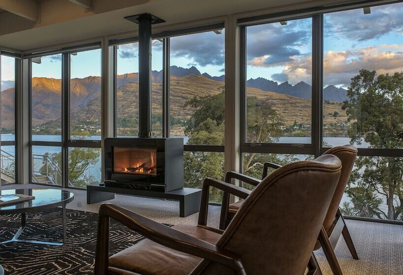 The Rees Hotel & Luxury Apartments