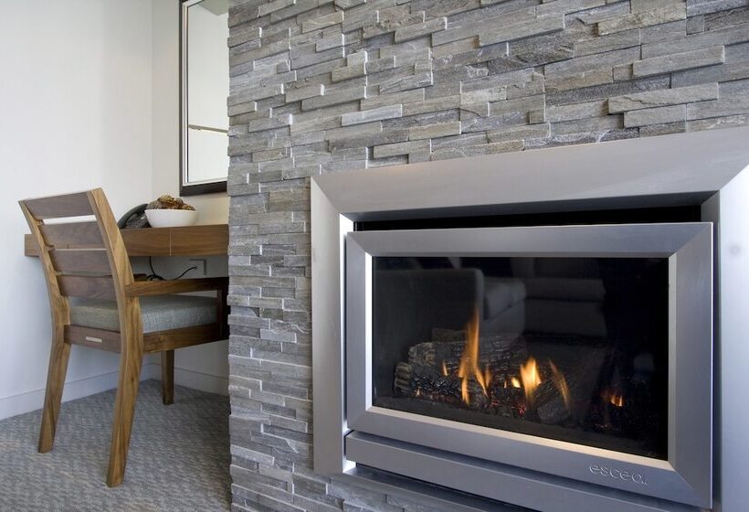 The Rees Hotel & Luxury Apartments