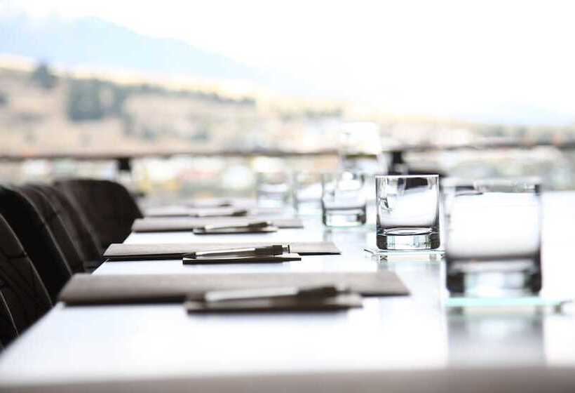 The Rees Hotel & Luxury Apartments