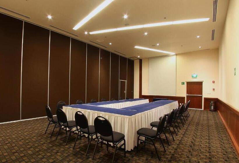 호텔 Opus Grand Toluca Aeropuerto