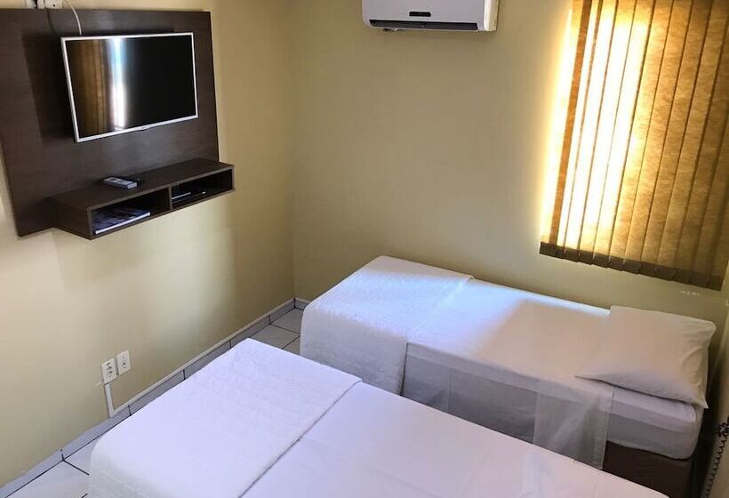 Aki Hotel E Restaurante