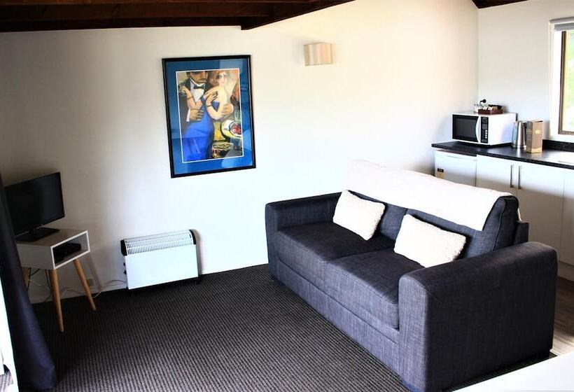 Duvauchelle Seaside Motel