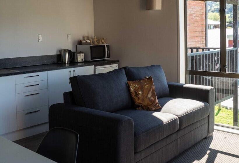 Duvauchelle Seaside Motel