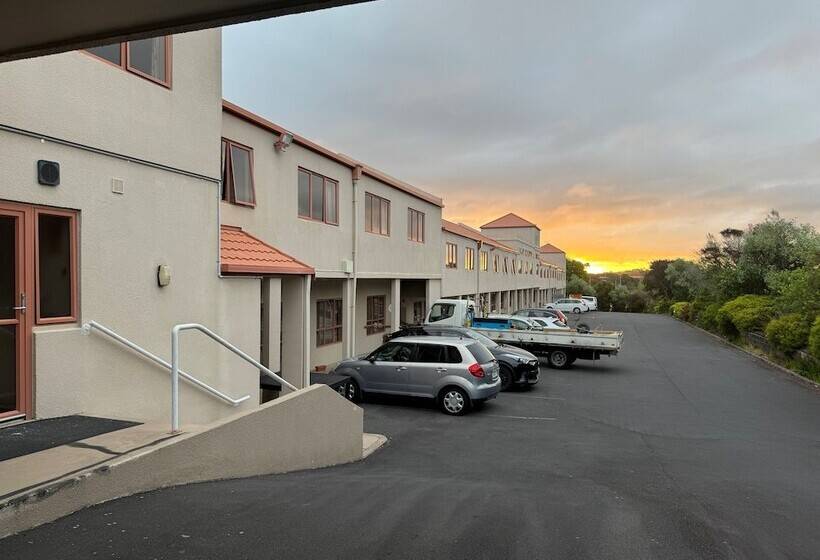 בית מלון כפרי Albany Executive Motor Inn Limited