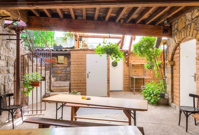 فندق Aux Prisons De Montagny