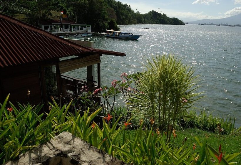 בית מלון כפרי Bastianos Lembeh Dive Resort