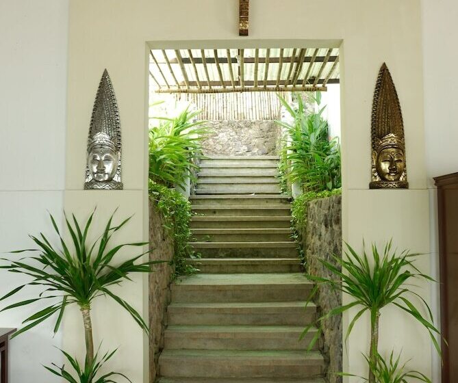 בית מלון כפרי Bastianos Lembeh Dive Resort