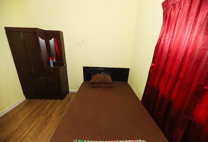 בית מלון כפרי Bayu Beach Chalet Pcb