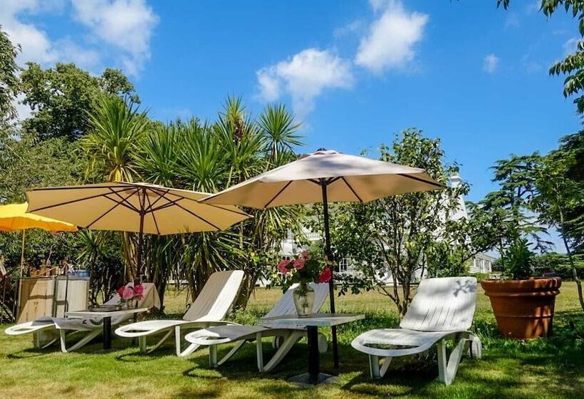 فندق Cedar House Boutique B&b