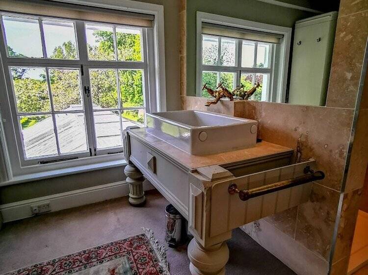 فندق Cedar House Boutique B&b