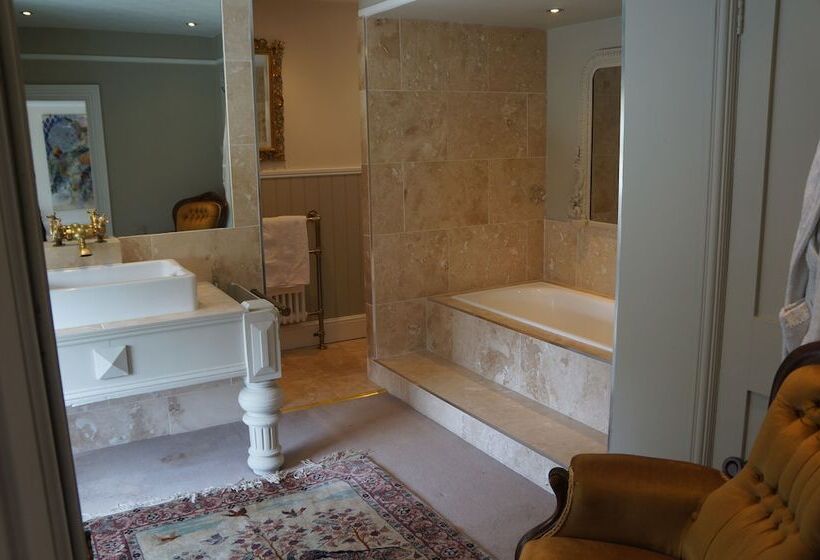 فندق Cedar House Boutique B&b