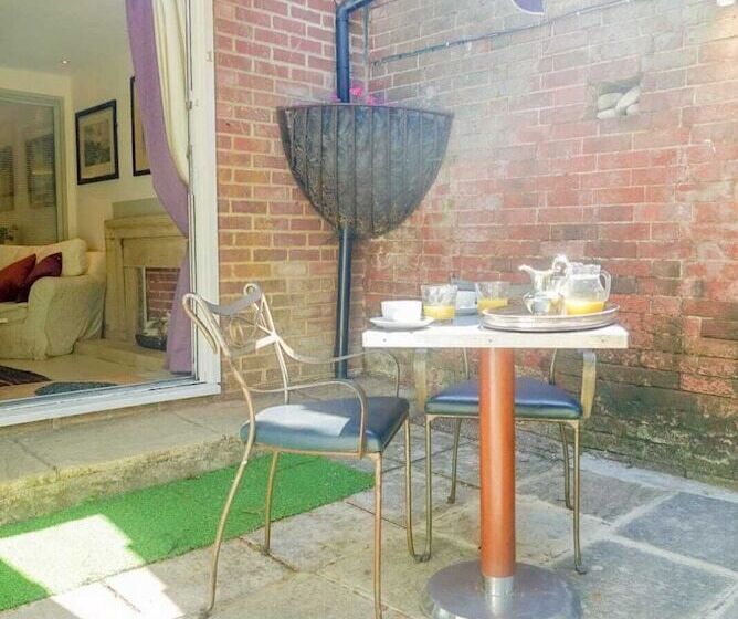 فندق Cedar House Boutique B&b