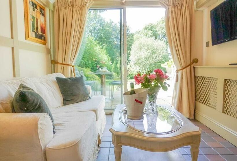 בית מלון כפרי Cedar House Boutique B&b