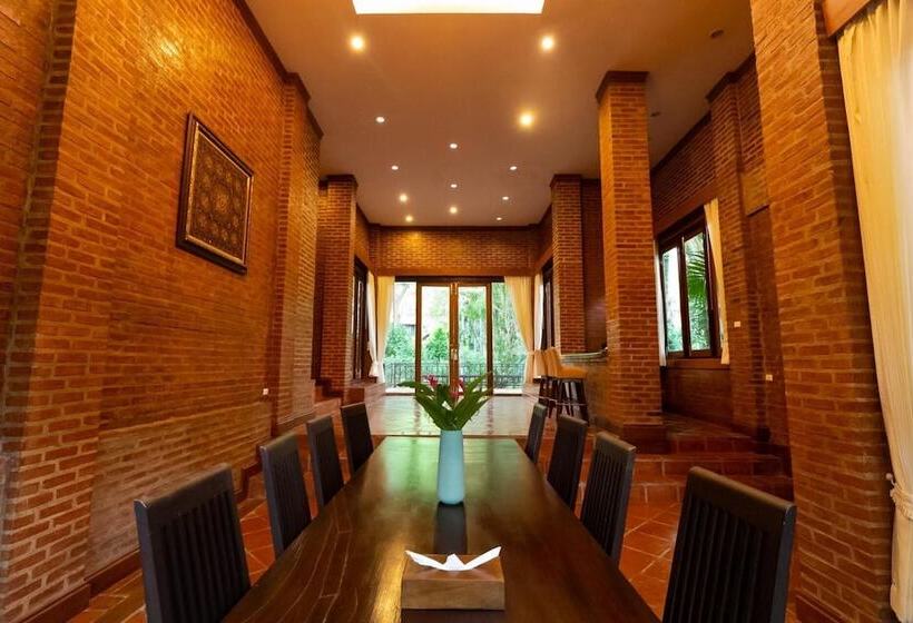 Hotel Chayana Resort