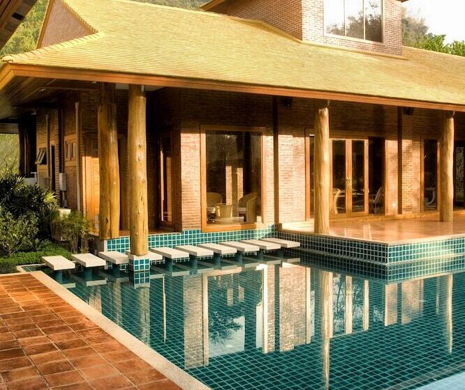 Hotel Chayana Resort