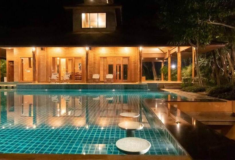 Hotel Chayana Resort