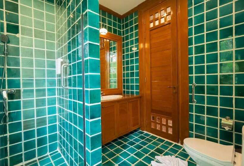 Hotel Chayana Resort