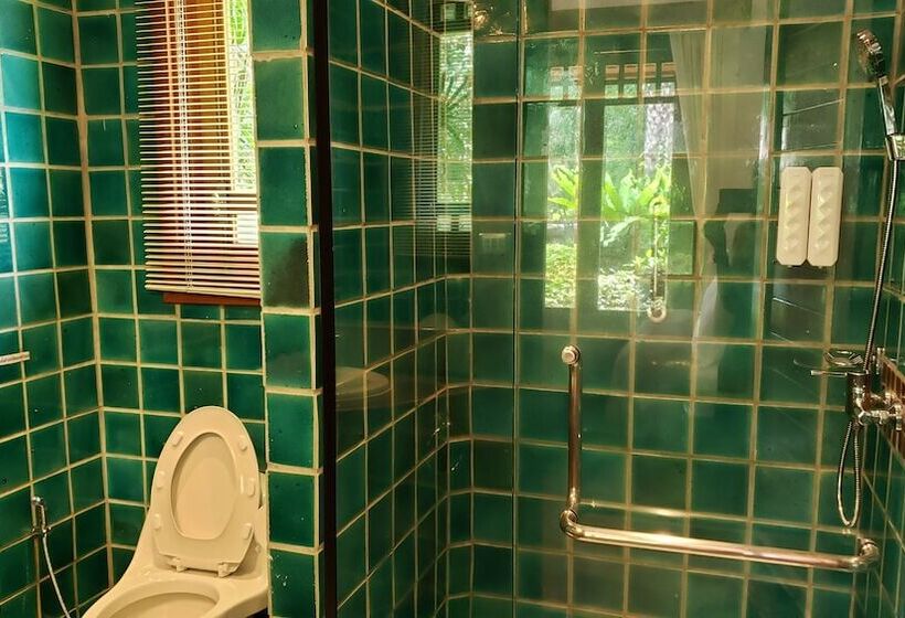 Hotel Chayana Resort