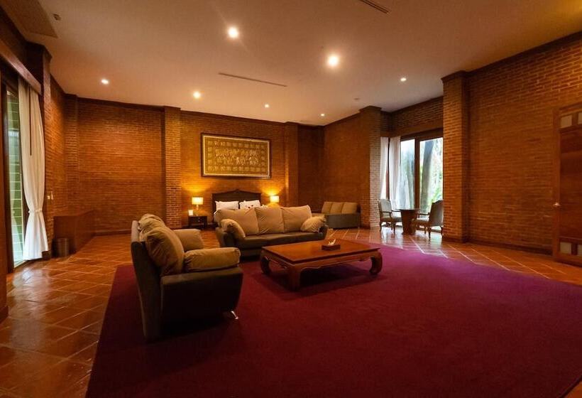 Hotel Chayana Resort