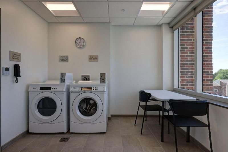 בית מלון כפרי Courtyard By Marriott Iowa City University Heights