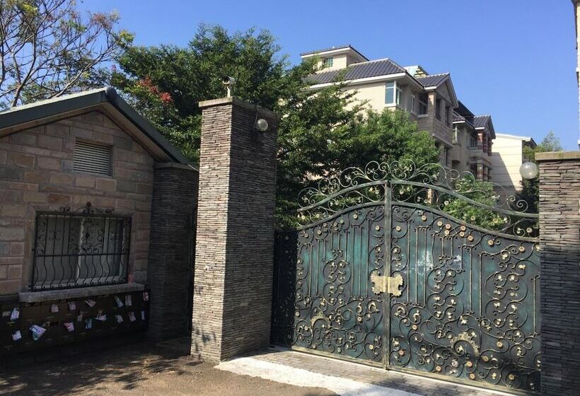 هتل Dan Dan House