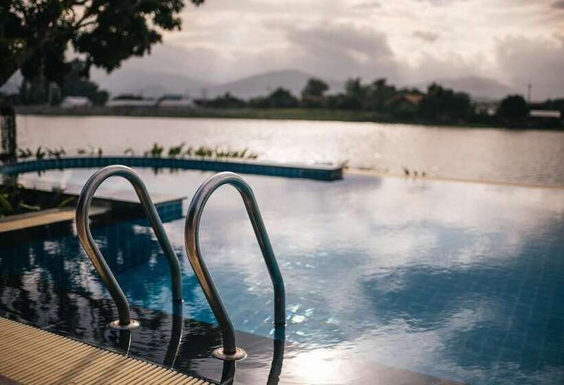 ホテル Doi Inthanon Riverside Resort