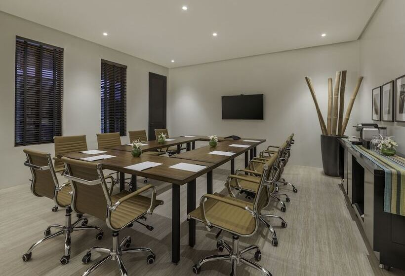 هتل Dusit Thani Lubi Plantation Resort