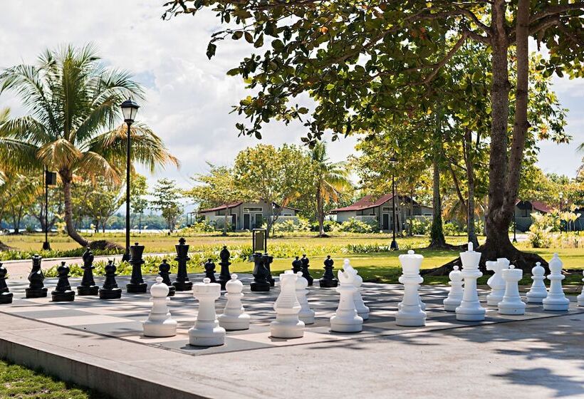 هتل Dusit Thani Lubi Plantation Resort