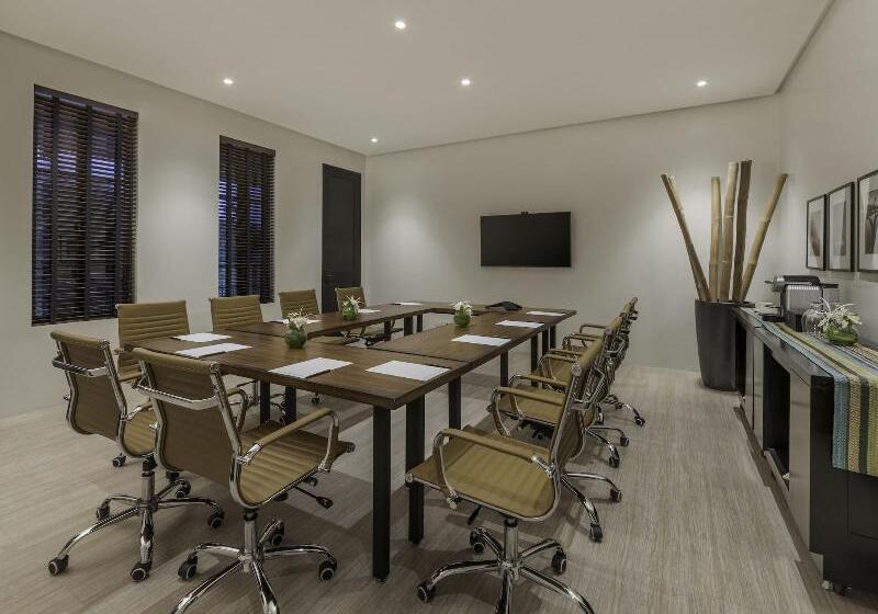 هتل Dusit Thani Lubi Plantation Resort