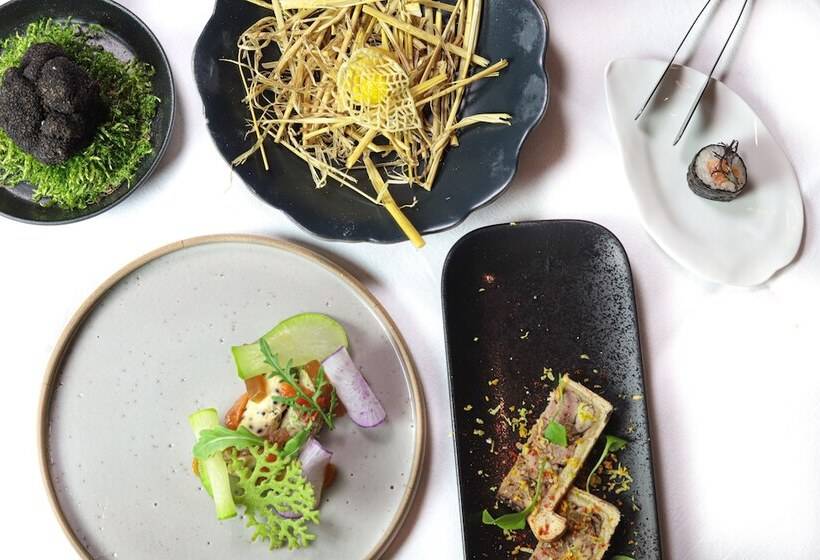 ホテル Eclosion Château Hôtel & Restaurant