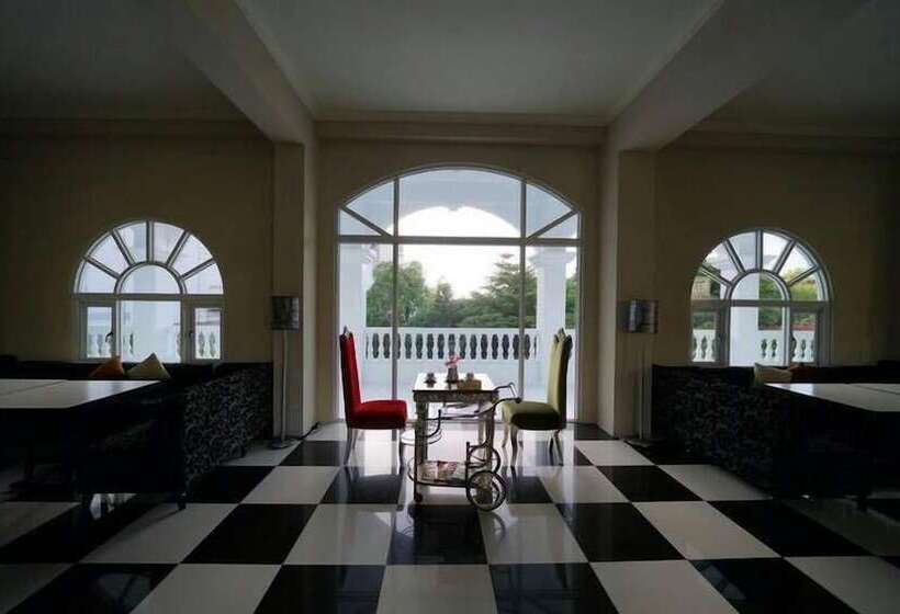 هتل Empire Pacific Castle 龍潭科學園區 六福村 小人國 幼獅工業園區