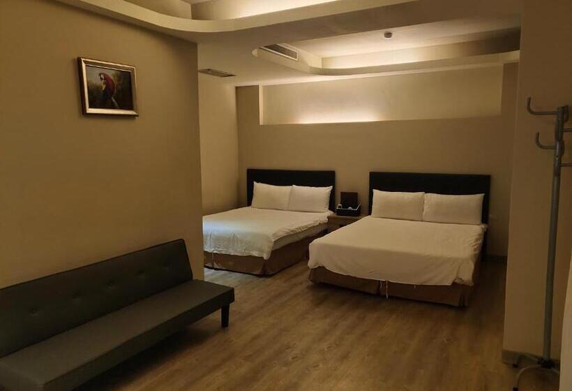 هتل Empire Pacific Castle 龍潭科學園區 六福村 小人國 幼獅工業園區