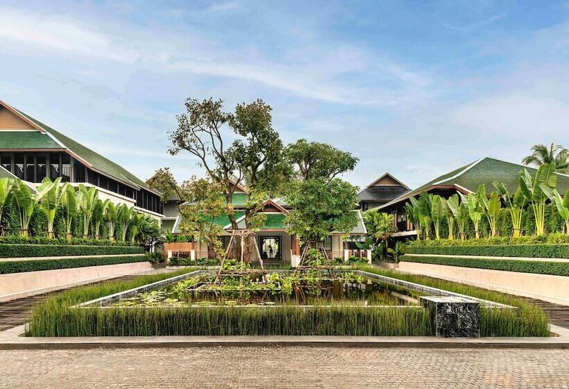 Отель Grand Mercure Khao Lak Bangsak