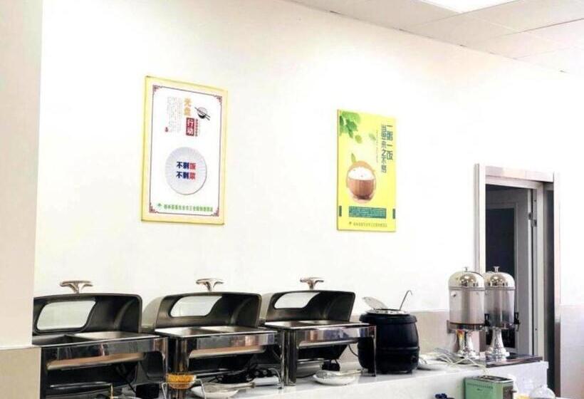 Отель Greentree Inn Dongtai Sancang Town