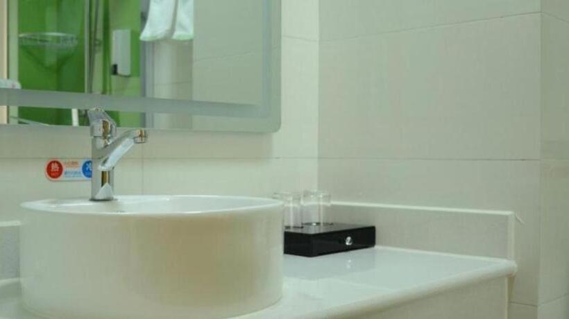 هتل Greentree Inn Qufu High Speed Railway Station