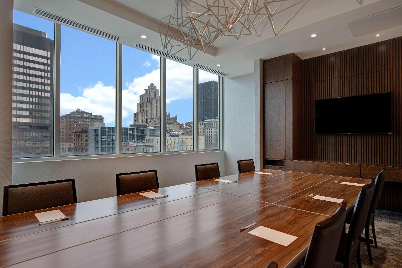 Отель Hampton Inn By Hilton Montreal Downtown