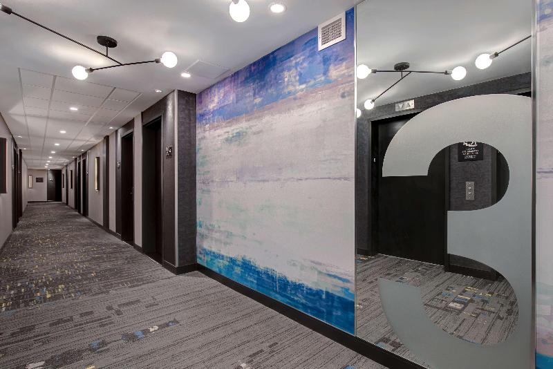 Отель Hampton Inn By Hilton Montreal Downtown