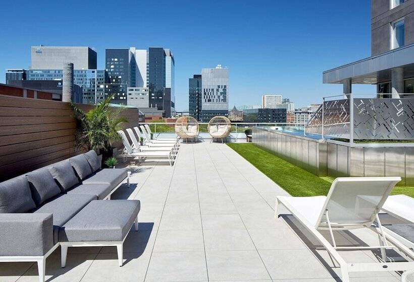 Отель Hampton Inn By Hilton Montreal Downtown