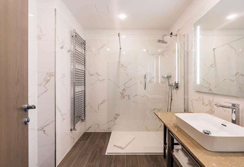 فندق Hilton Rijeka Costabella Beach Resort & Spa