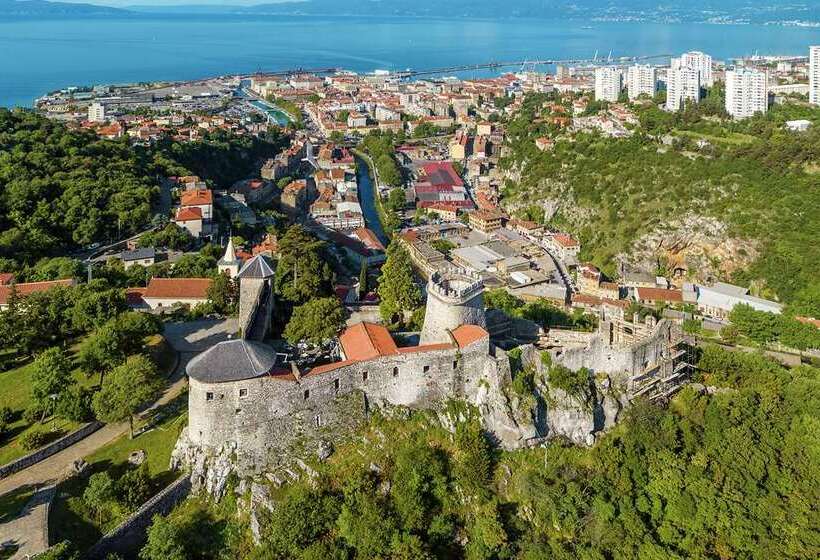 فندق Hilton Rijeka Costabella Beach Resort & Spa