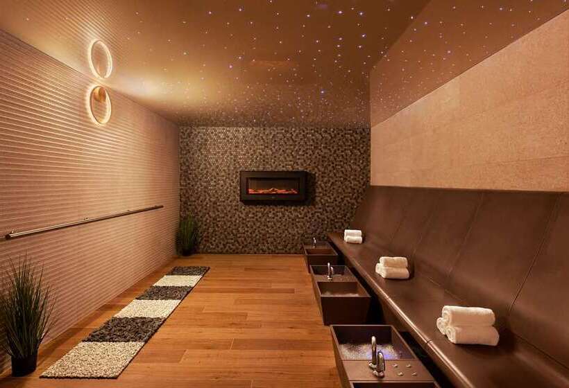 فندق Hilton Rijeka Costabella Beach Resort & Spa