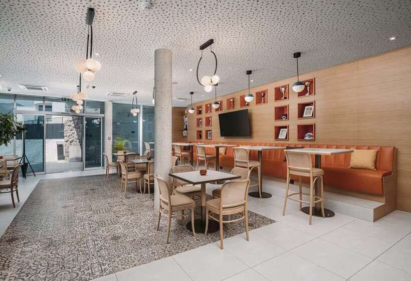 فندق Hilton Rijeka Costabella Beach Resort & Spa