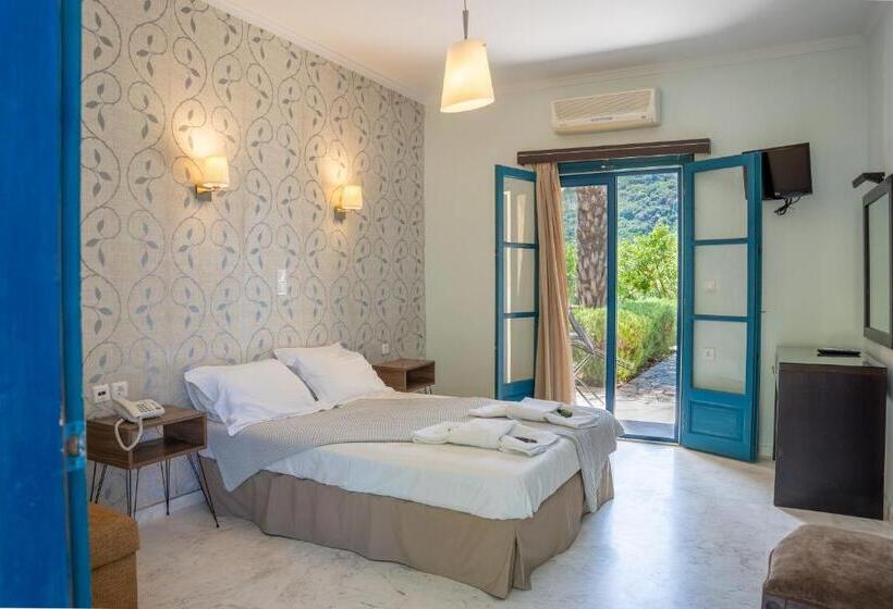 ホテル Karavostasi Beach