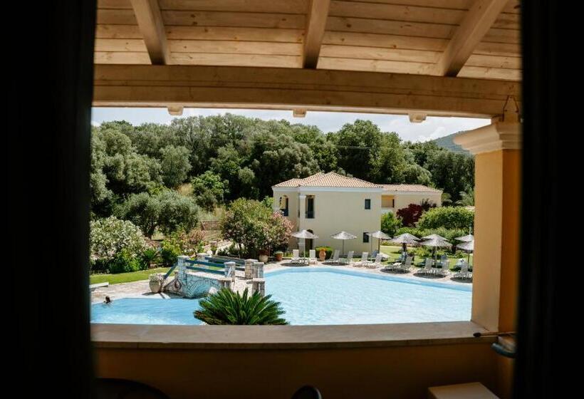 ホテル Karavostasi Beach