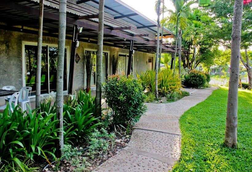 בית מלון כפרי Lampang Resort