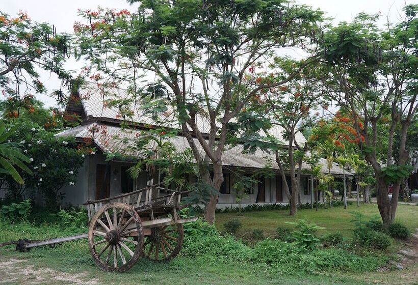 בית מלון כפרי Lampang Resort