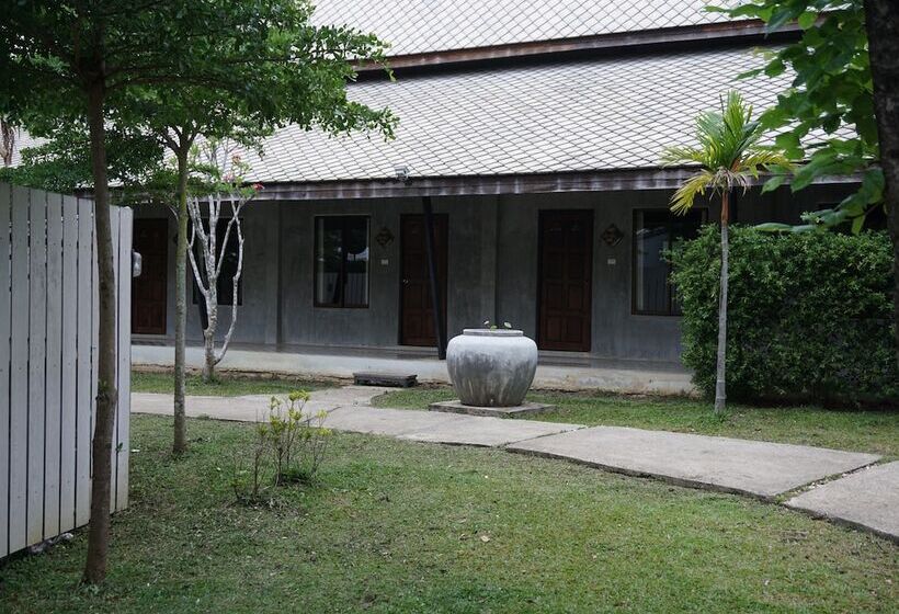 בית מלון כפרי Lampang Resort