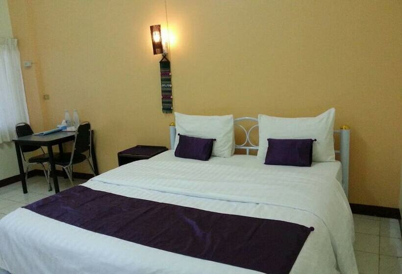 Отель Lamphun Place