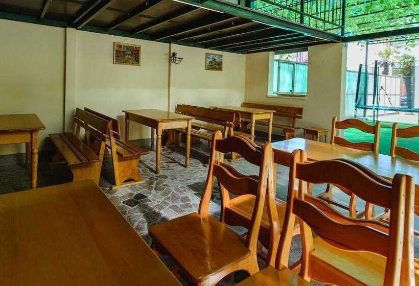 Отель Laura Guest House